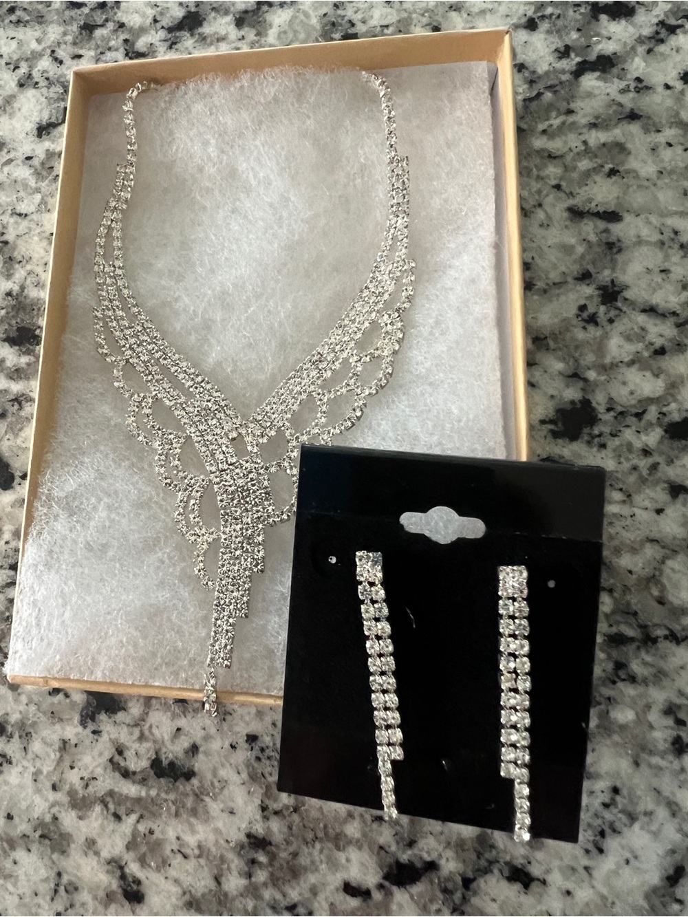 Elegant Silver Rhinestone Necklace and Earring Set,